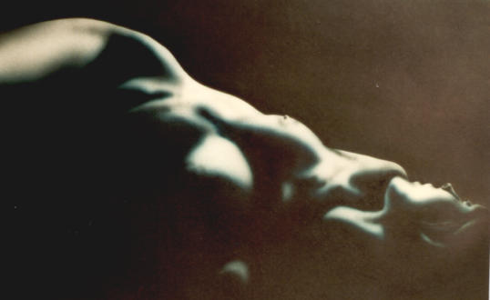 Airbrush op papier; Liggende vrouw